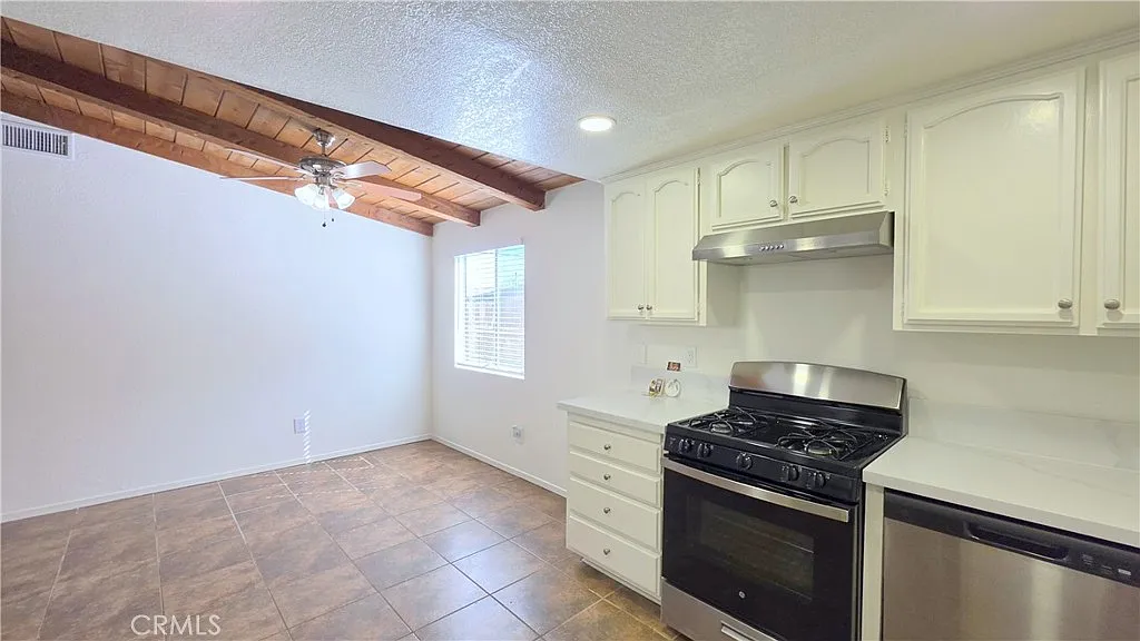 3 bed, 1152 sqft, $3,295 — Photo 4