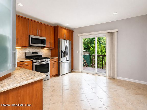 4th image of 322 Liberty Ave