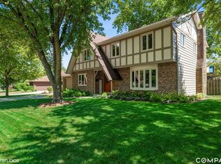 1017 W Golf Rd, Libertyville, IL 60048
