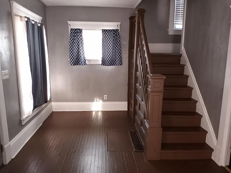 1330 Worley Ave NW — Photo 2