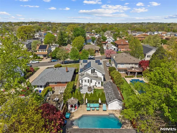 232 Webster Ave, Lyndhurst, NJ 07071