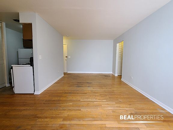 5th image of 510 W Briar Pl #510505