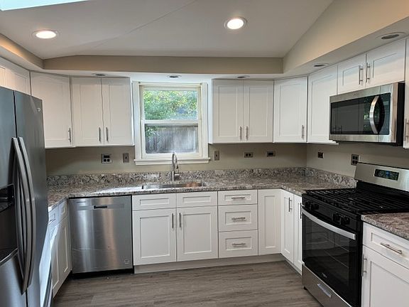 4th image of 921 Highland Ave