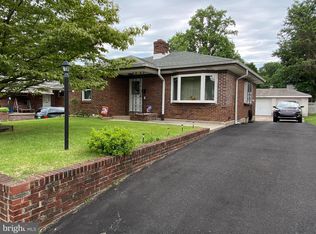 457 Domino Ln, Philadelphia, PA 19128