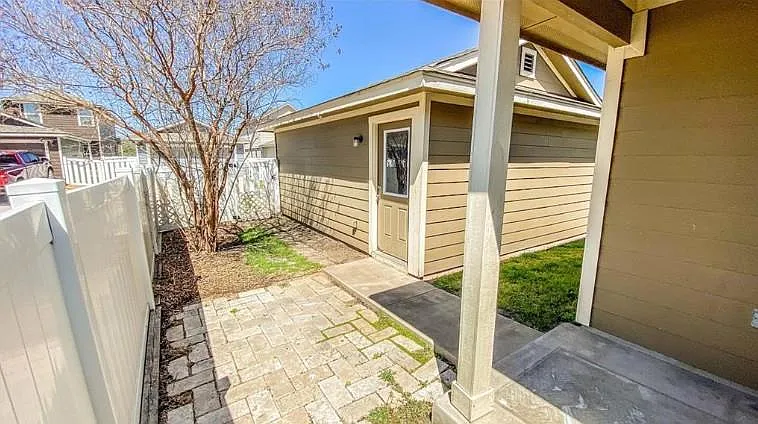 915 Alamo Plaza Dr — Photo 13