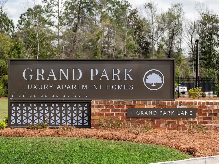 Grand Park Luxury Apartments — Photo 30