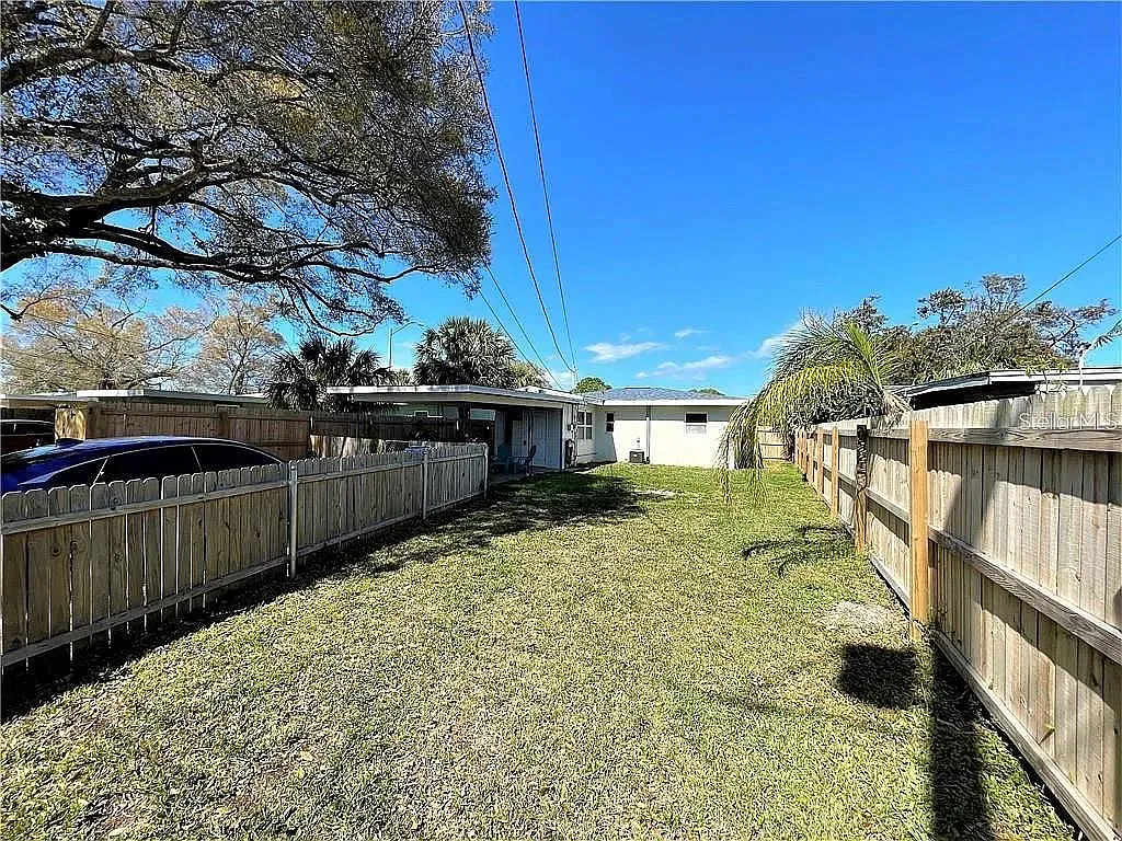 2 bed, 1.0 bath, 840 sqft, $1,999 — Photo 2
