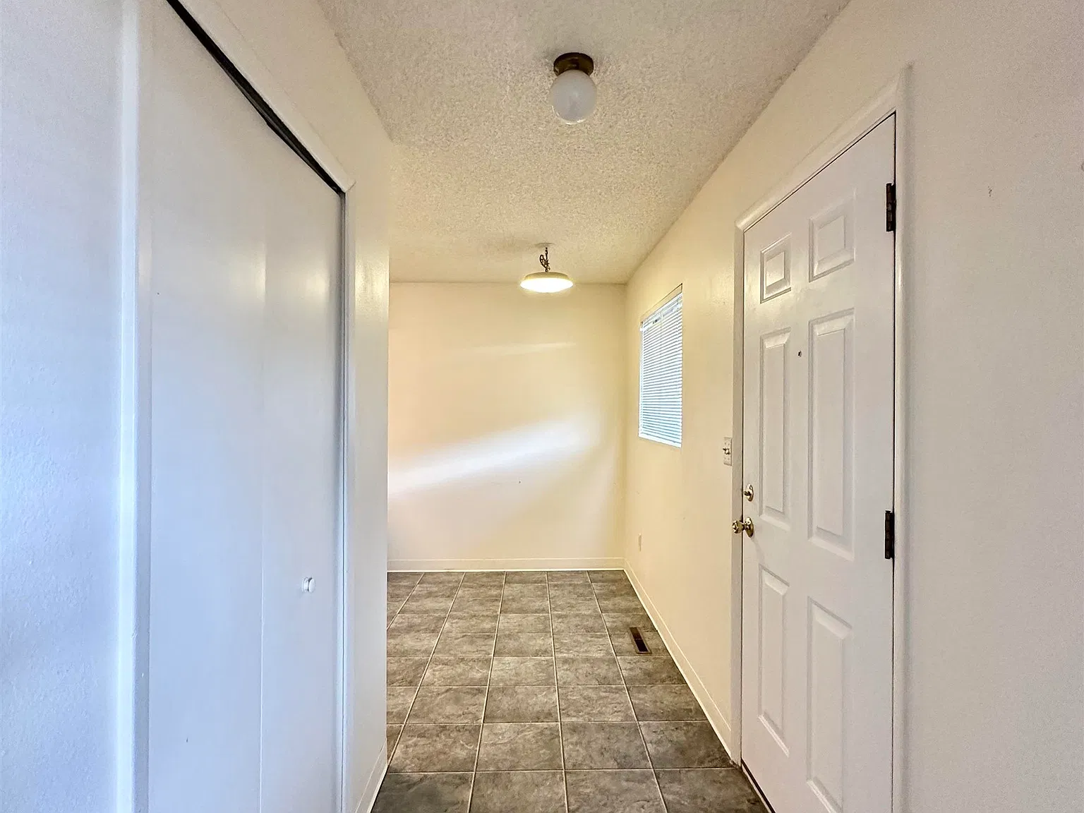 2 bed, 1.0 bath, 784 sqft, $900 — Photo 3