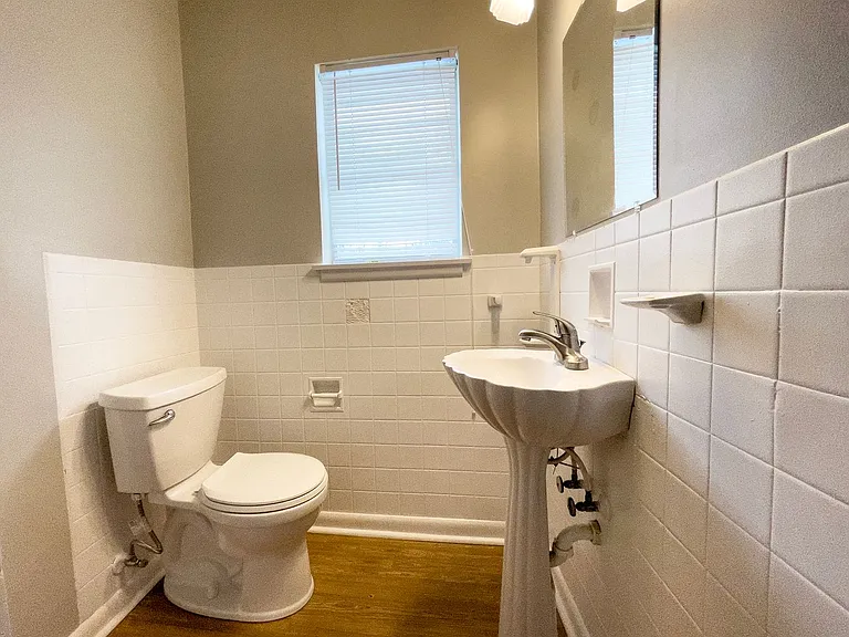 Preleasing For August! Close To Campus — Photo 11
