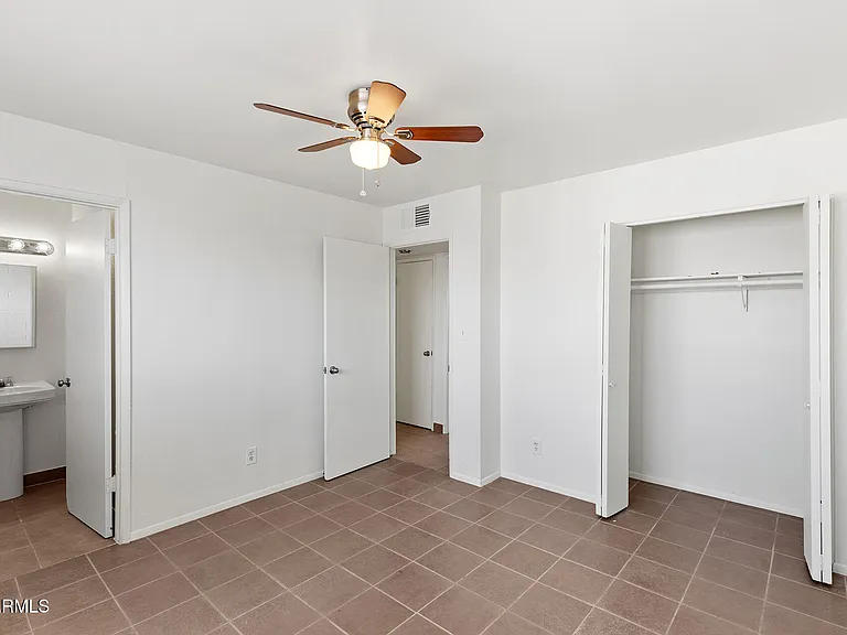 2246 W Sierra St — Photo 31