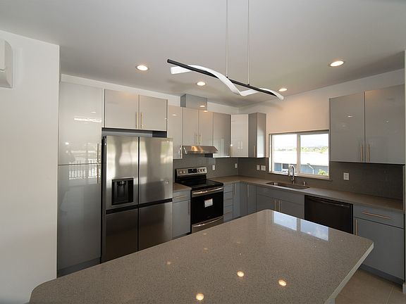 3rd image of 733 Hoopai St