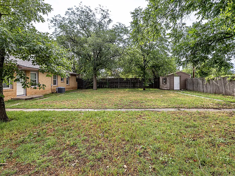 3115 32nd St — Photo 37