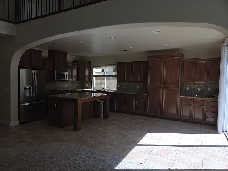 3369 N Redda Rd — Photo 2