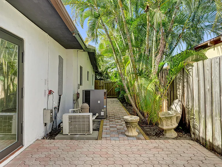 1250 SW 4th St — Photo 51