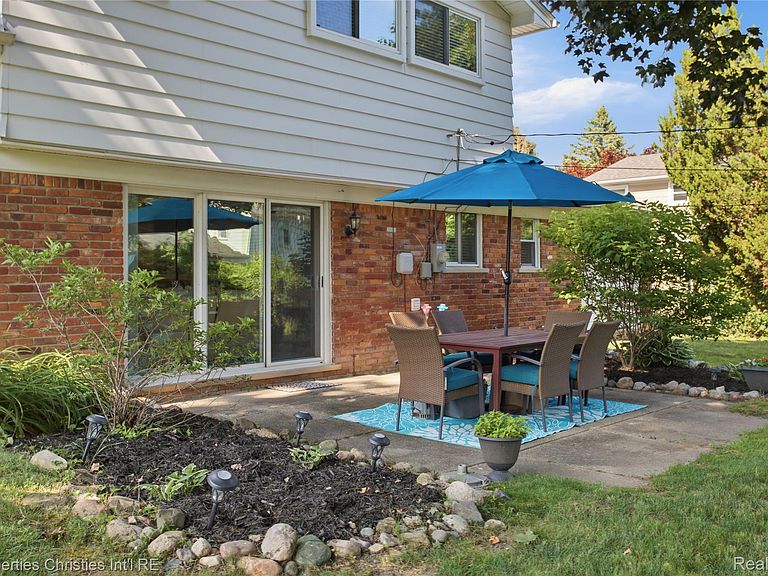Listing photo 5