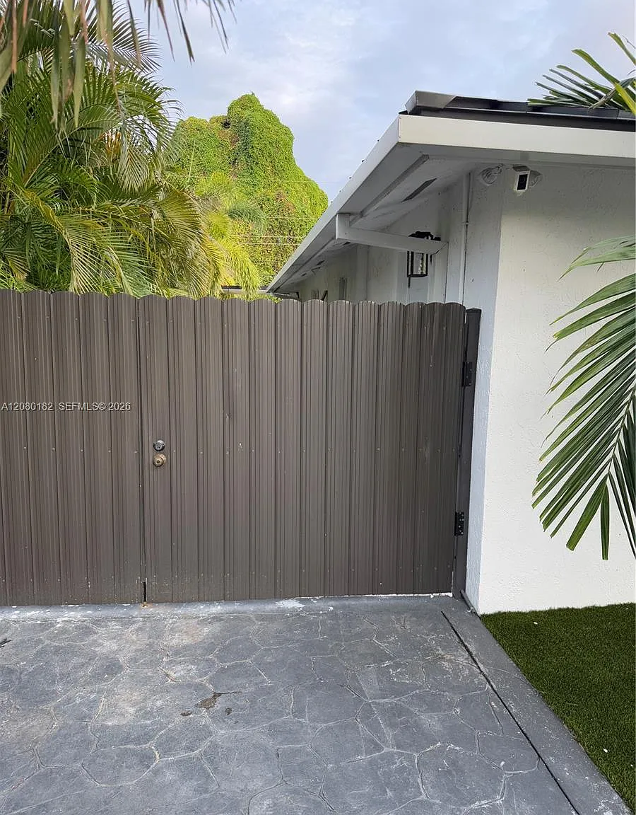 Tropical Estates — Photo 2