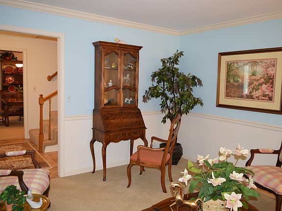 4th image of 8901 Schaeffer Rd