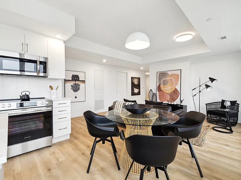 99 Parkdale Ave — Photo 32