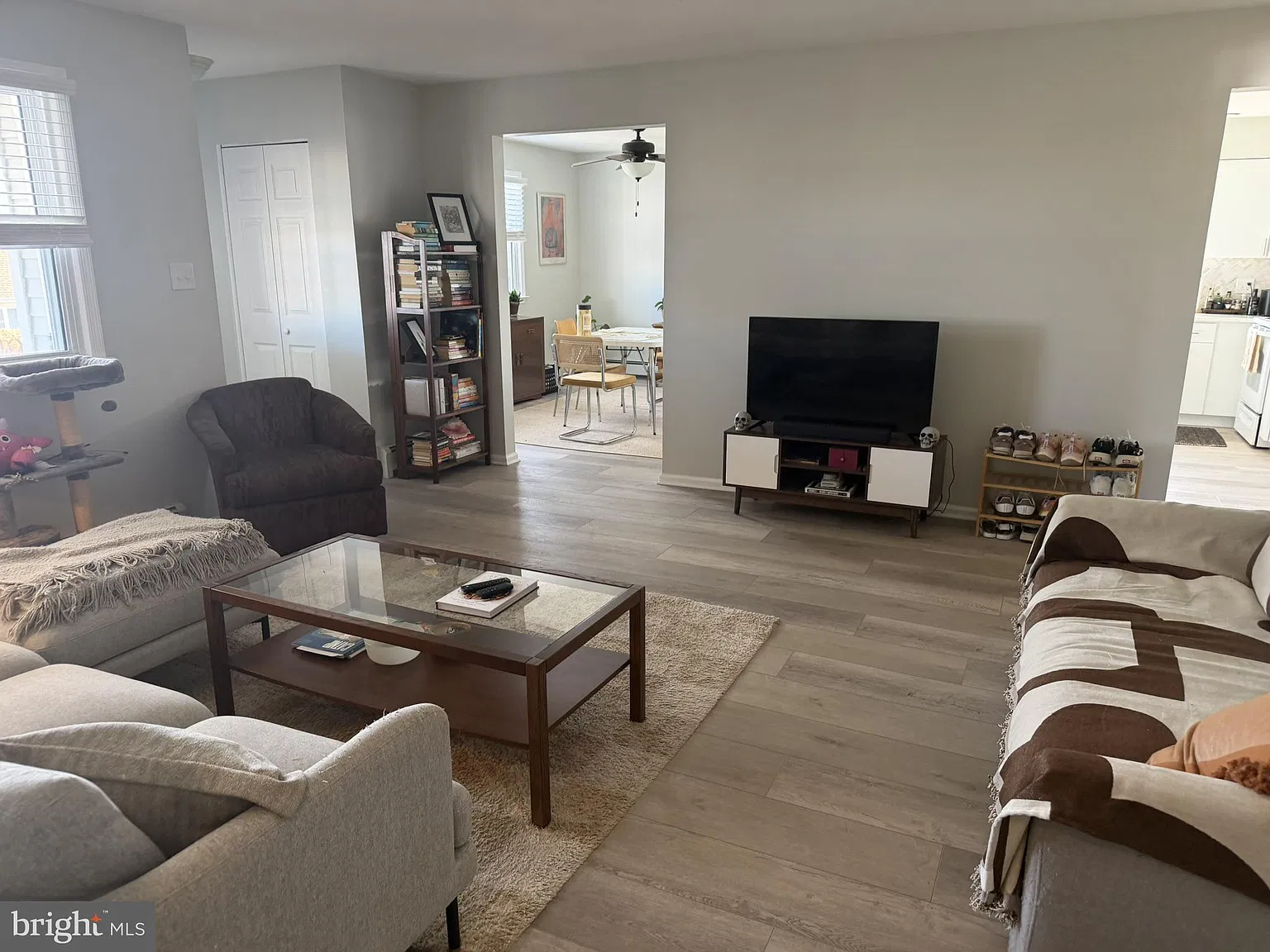 3 bed, 2.0 bath, 3224 sqft, $2,850 — Photo 4