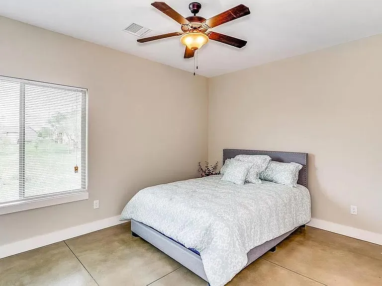 6429 S Vassar Ave — Photo 16