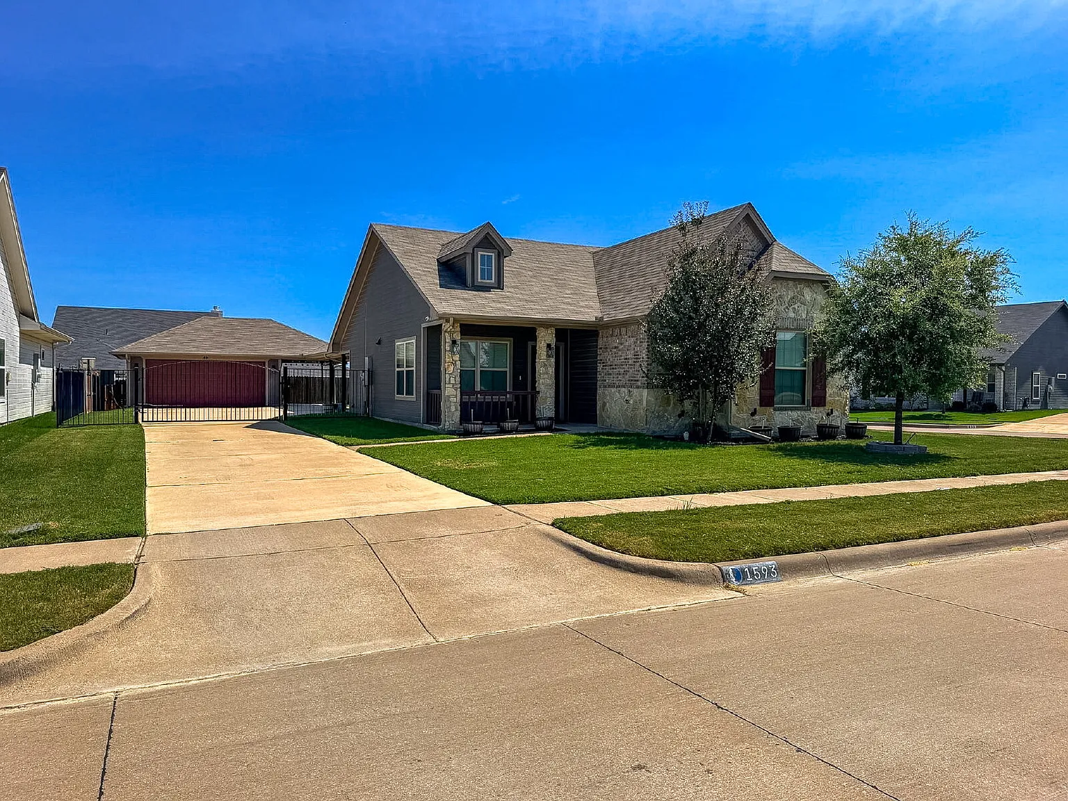 3 bed, 2.0 bath, 1513 sqft, $2,500 — Photo 2