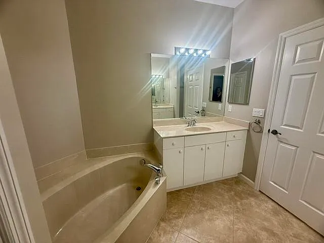 4645 SE Bridgetown Ct — Photo 12