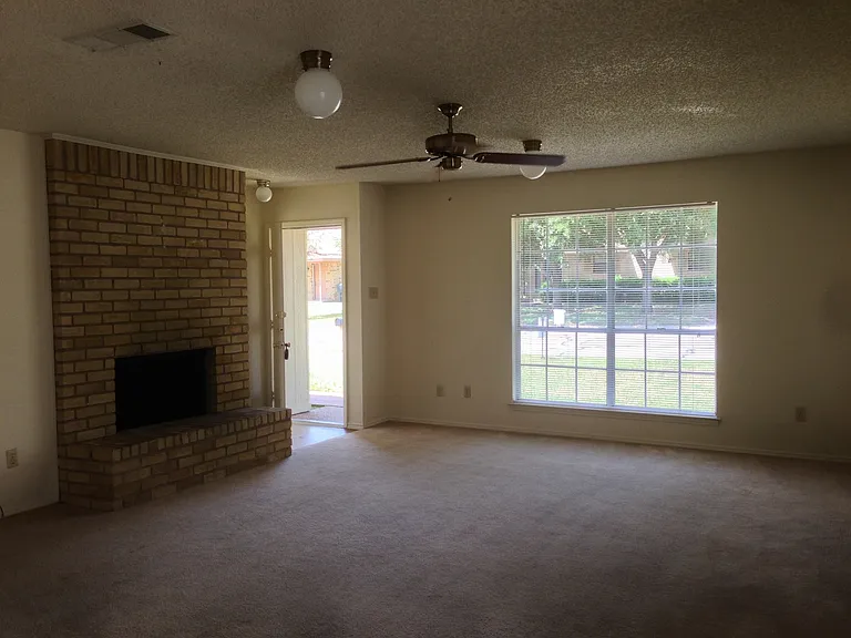1404 Chapel Ridge Rd — Photo 7