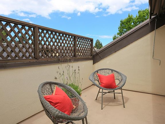 4th image of 2140 Santa Cruz Ave APT D305