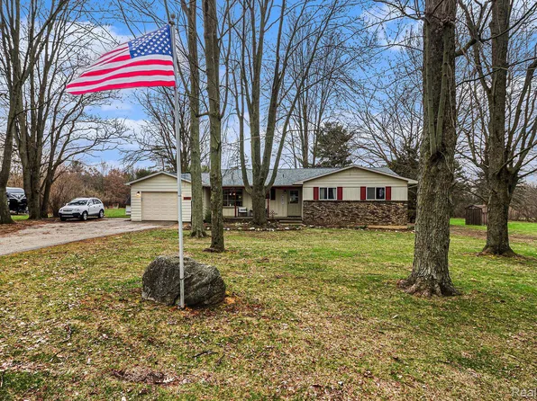 6181 Lobdell Rd, Linden, MI 48451