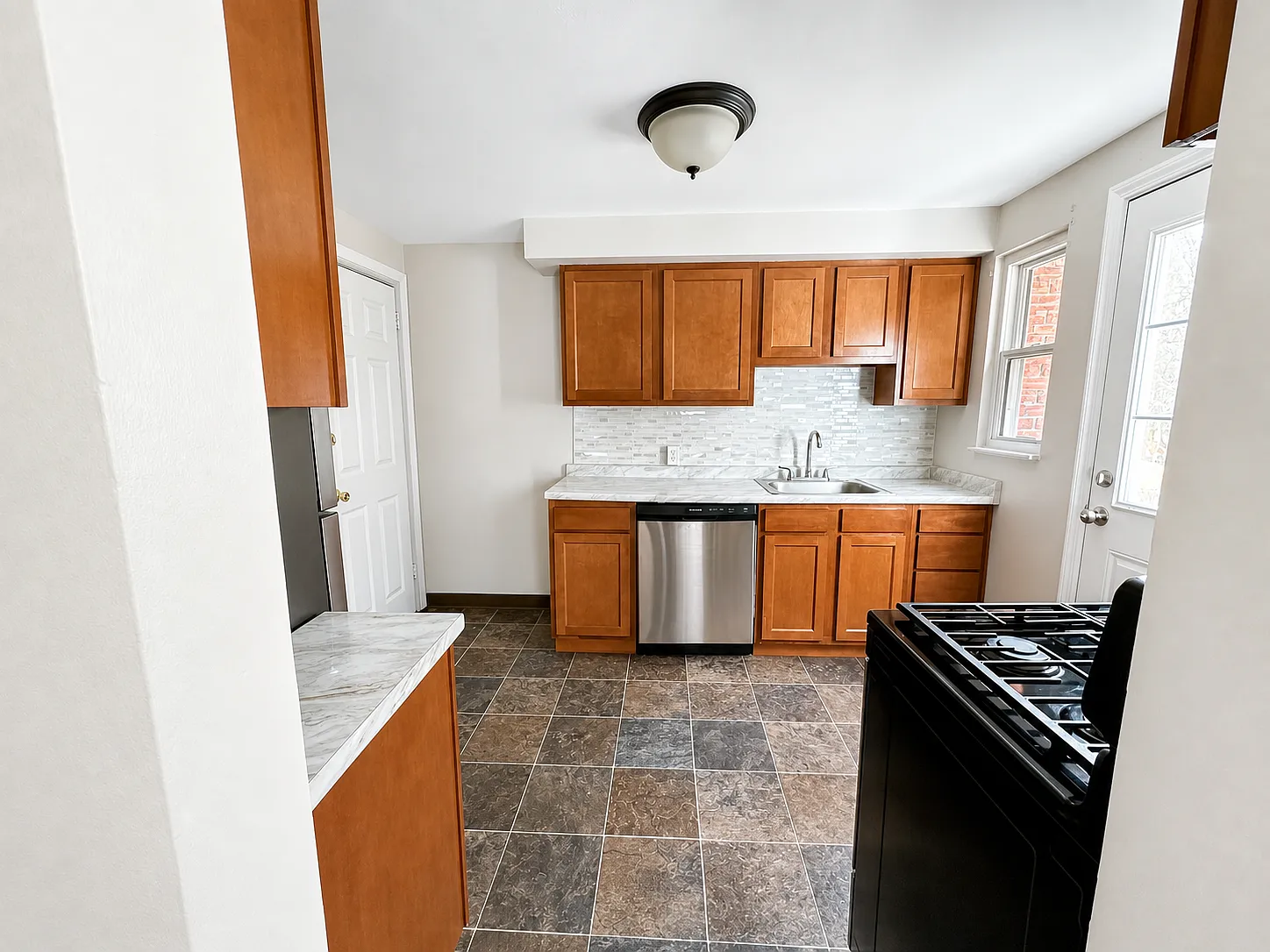 2 bed, 1080 sqft, $1,379 — Photo 2