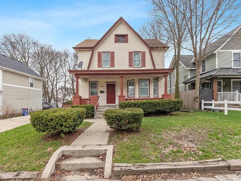 835 Bates St SE — Photo 2