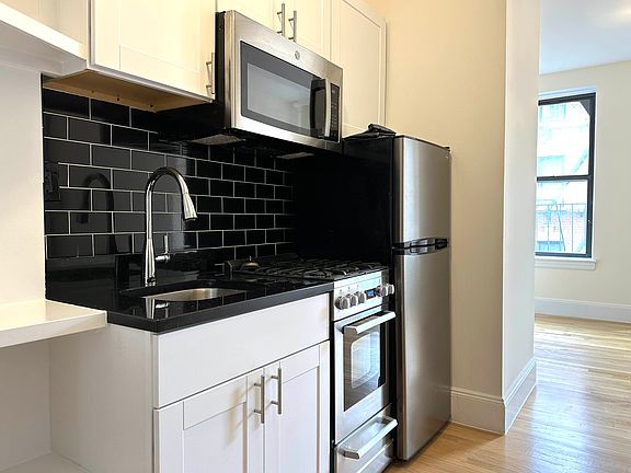 2nd image of 21 Leroy St APT 15