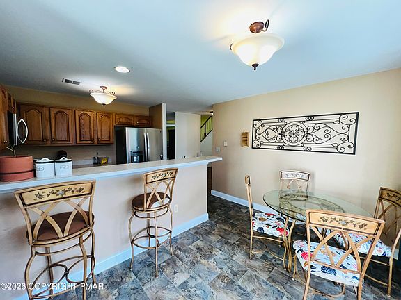 5th image of 220 Hawthorne Village Ct