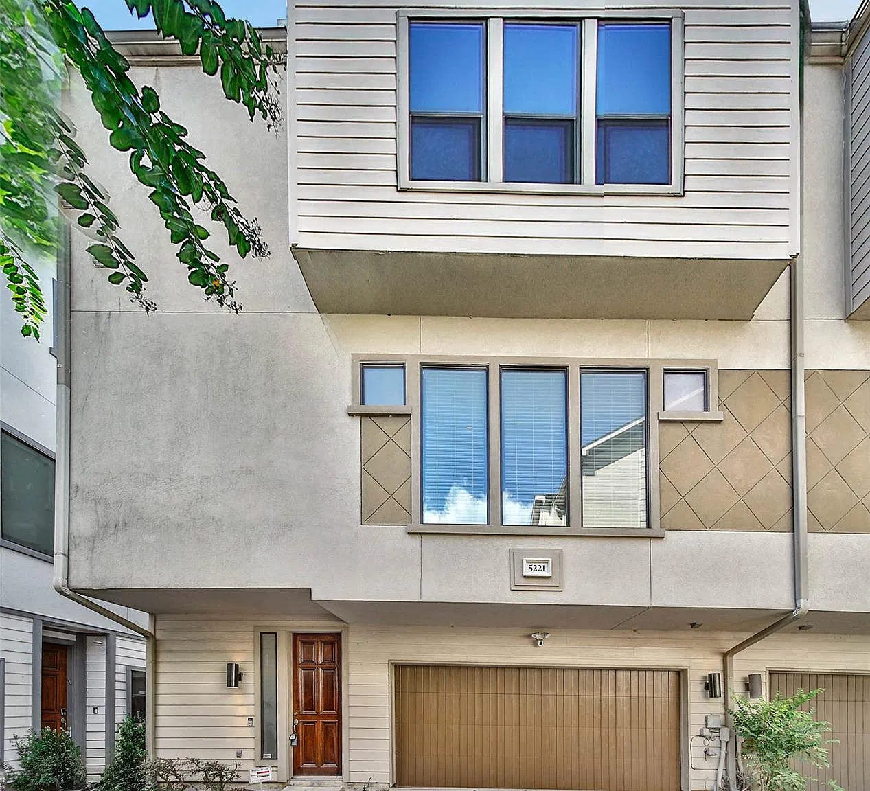 3 bed, 3.5 bath, 2282 sqft, $2,700 — Photo 3