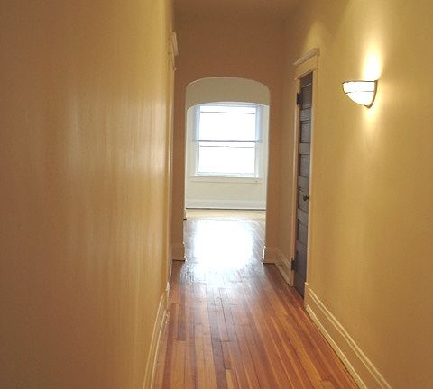 3rd image of 525 Greenup St APT 24