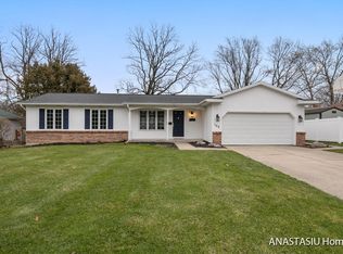 102 Elmhurst Ave SE, Grand Rapids, MI 49506