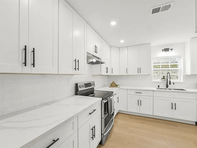 12018 Woolford Dr — Photo 10