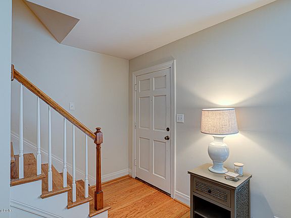 3rd image of 2838 Hoock Ave