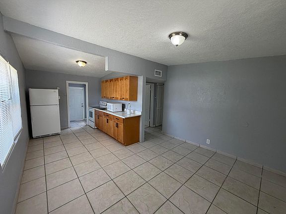 4th image of 2317 Rutland Street
