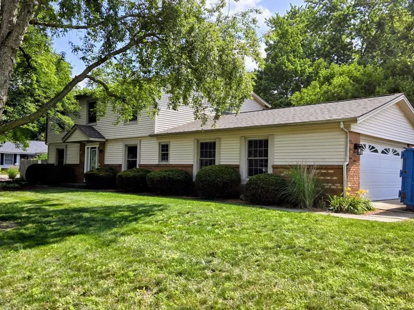 610 Dorset Cir, Saint Joseph, IL 61873