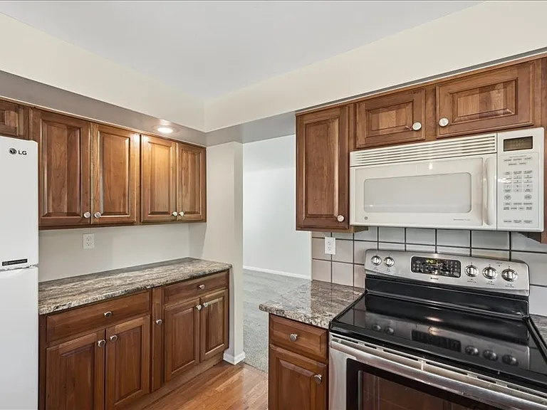 4820 W 102nd Pl — Photo 16