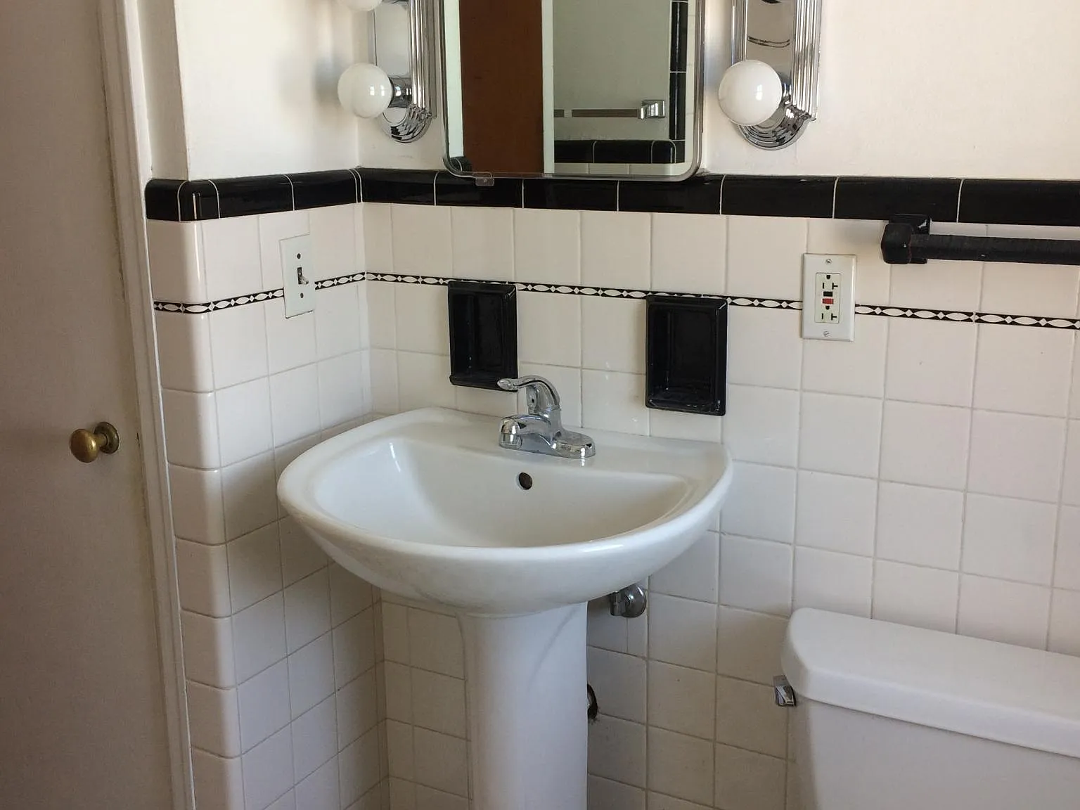 6418 W Center St — Photo 3