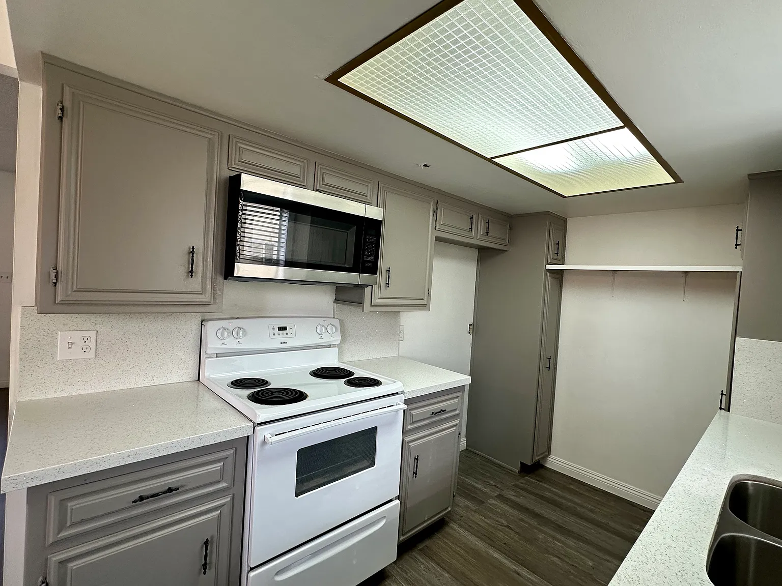 2 bed, 1.5 bath, 1111 sqft, $1,700 — Photo 4