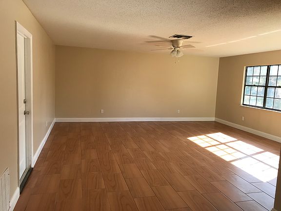5th image of 39 Lake Park Cir