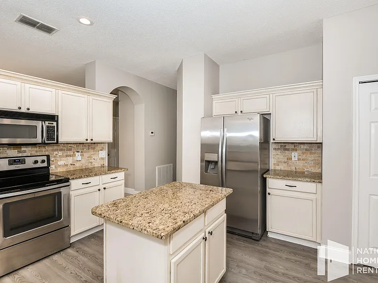 3725 Shawn Cir — Photo 4