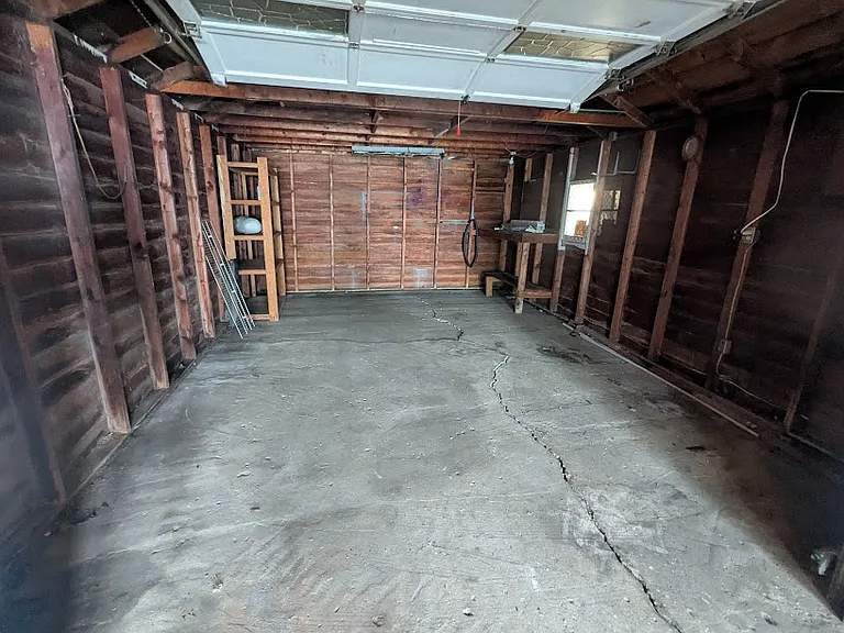 3317 Maple St — Photo 15