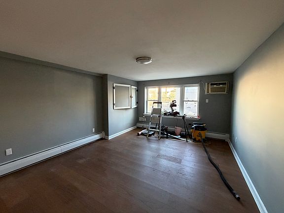 5th image of 736 E 222nd St #1