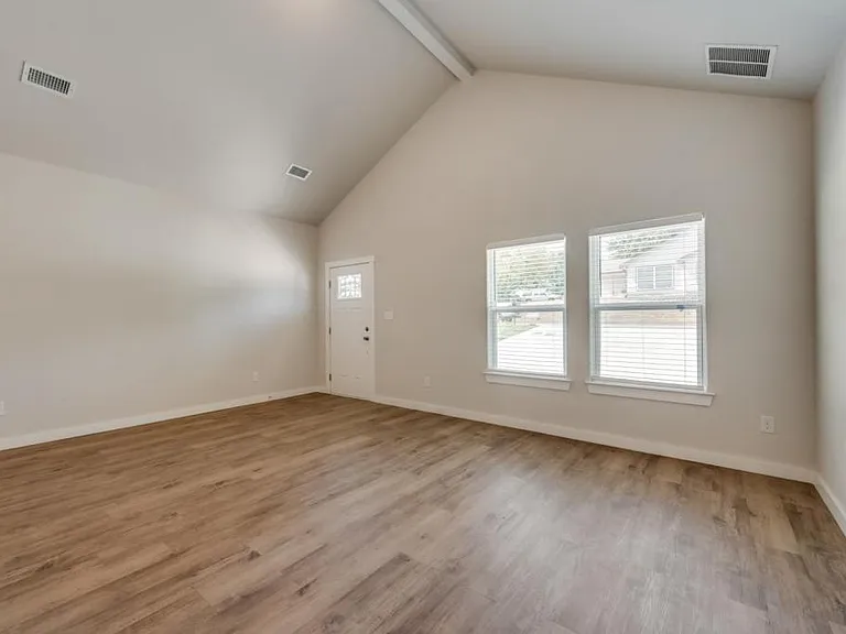 2424 S Fannin Ave — Photo 3