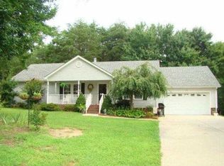 701 Old Castle Dr, Randleman, NC 27317