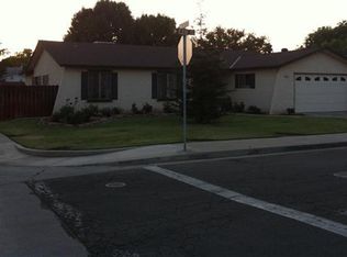 1722 Ezie Ave, Clovis, CA 93611